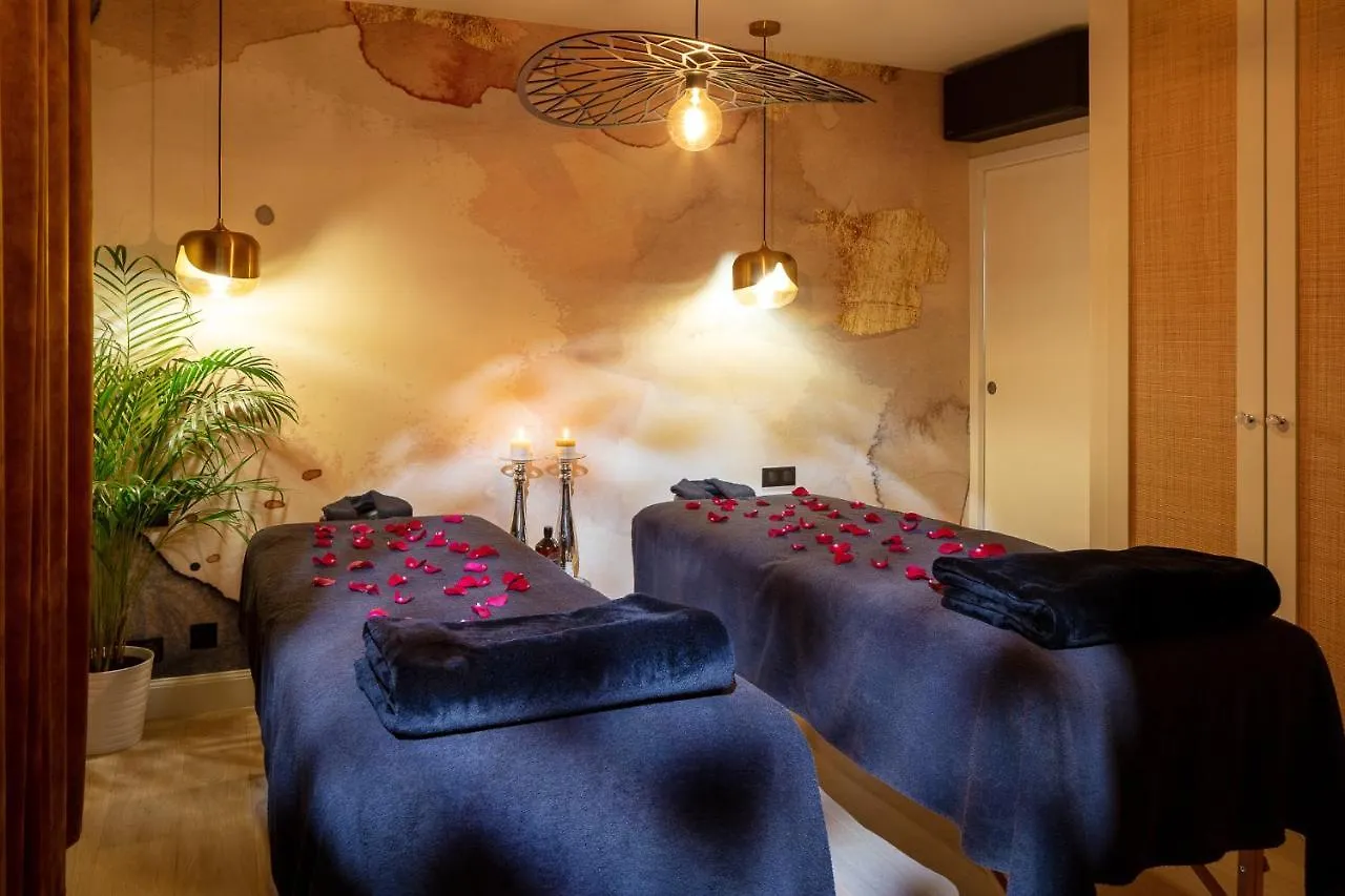 Les Chambres Romantiques - Suite Jacuzzi Privatif, Domaine Aixois D'Exception Aix-en-Provence Guest house
